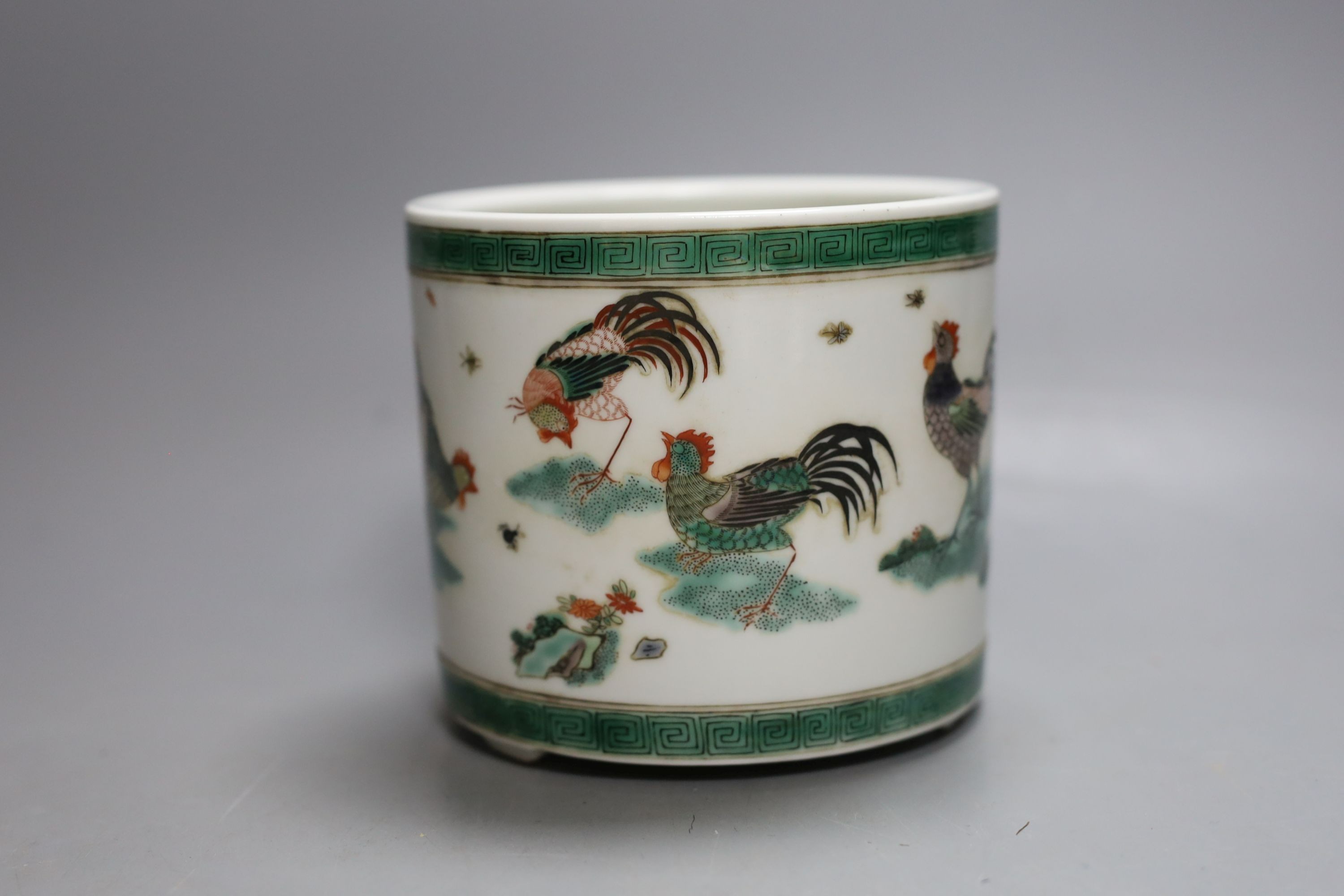 A Chinese famille verte ‘cockerel’ brush pot, 11cm